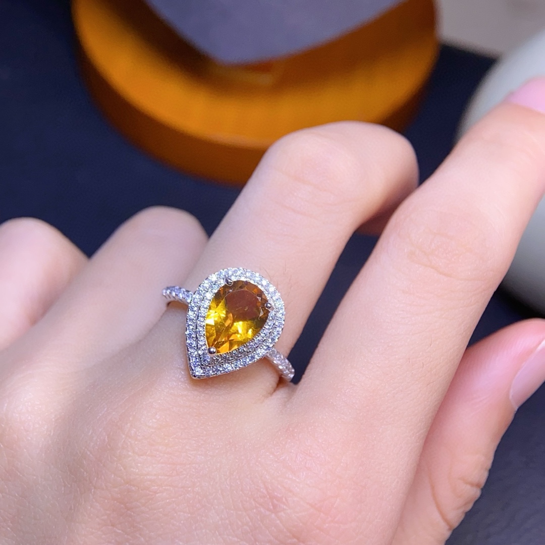 Organic ring with crystal