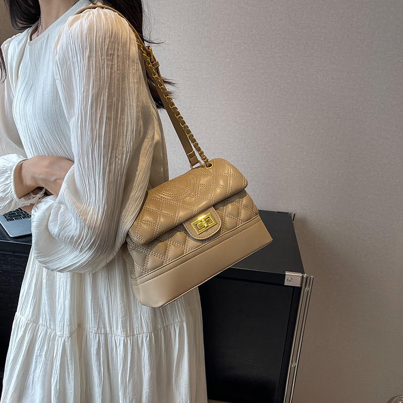 Nicho Design Bordado Linha Bolsa 2024 Verão Nova Bolsa Feminina Moda Popular Corrente Bolsa Mensageiro Bolsa De Ombro Balde_voghion.com