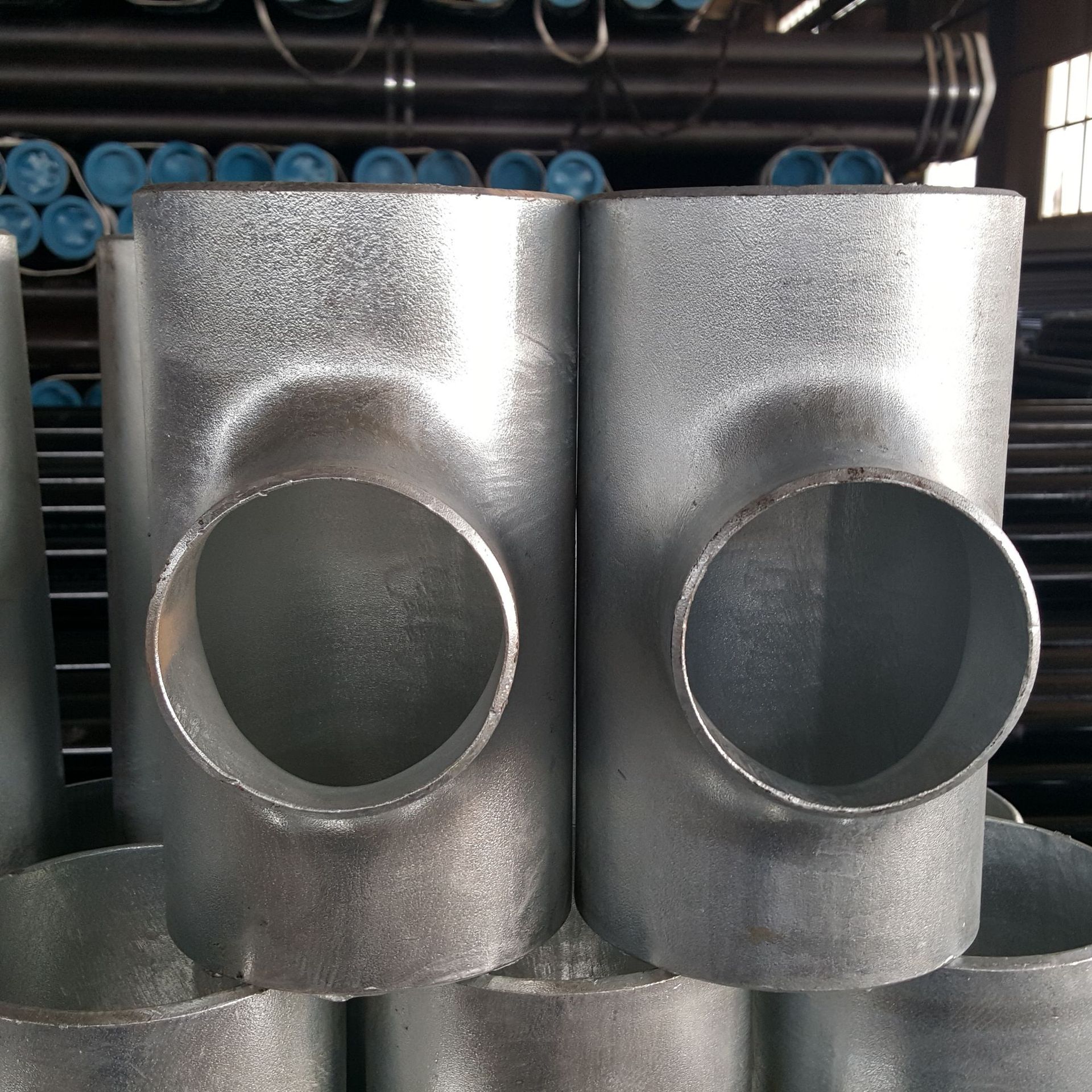 国标碳钢焊接无缝三通四通大口径对焊厚壁三通不锈钢等径异径三通