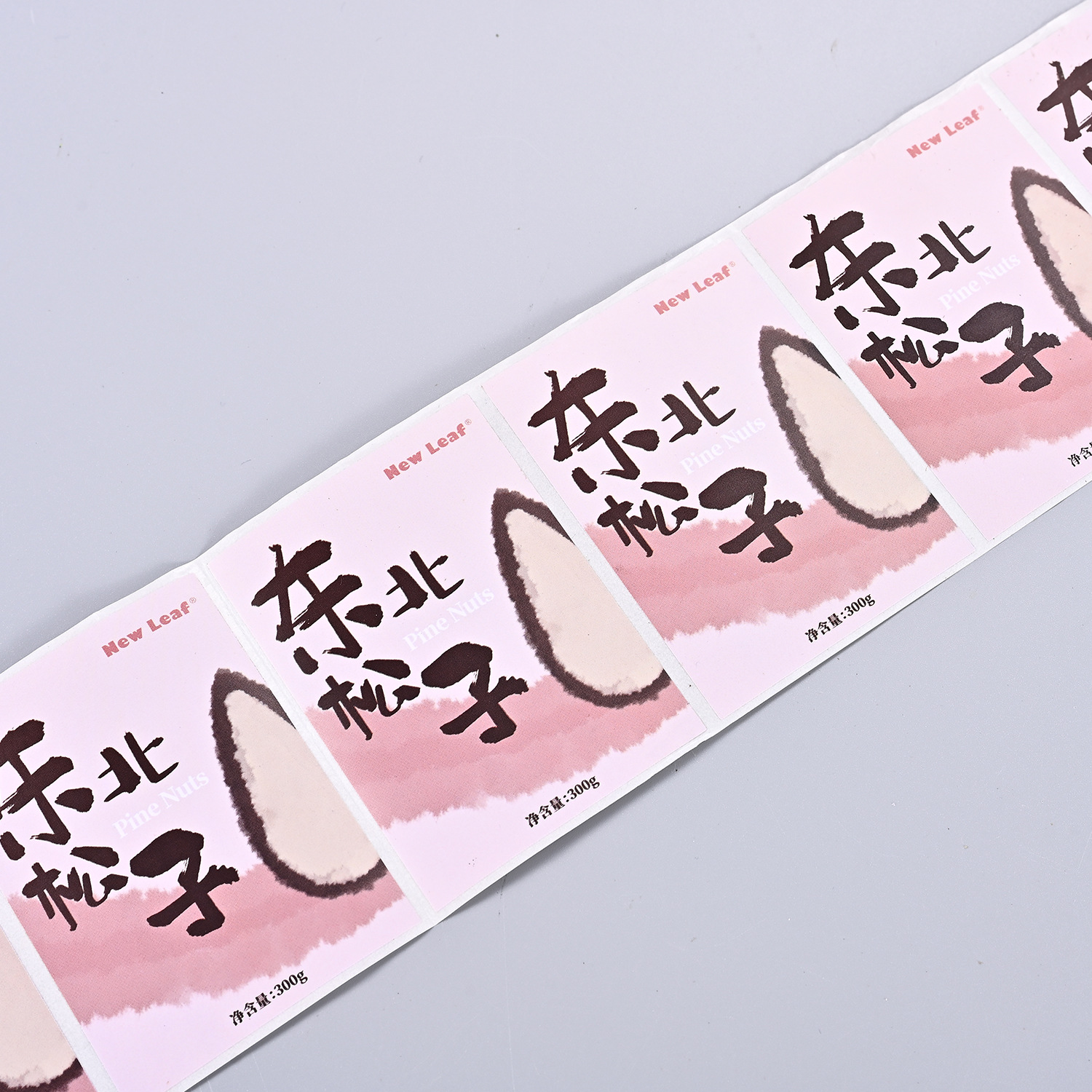 不干胶卷筒标签贴纸定制透明封口广告定做商标亚银合格证卷标印刷