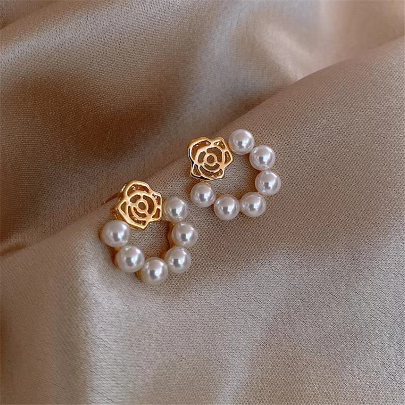 Flower pearl circle stud earrings-silver needle