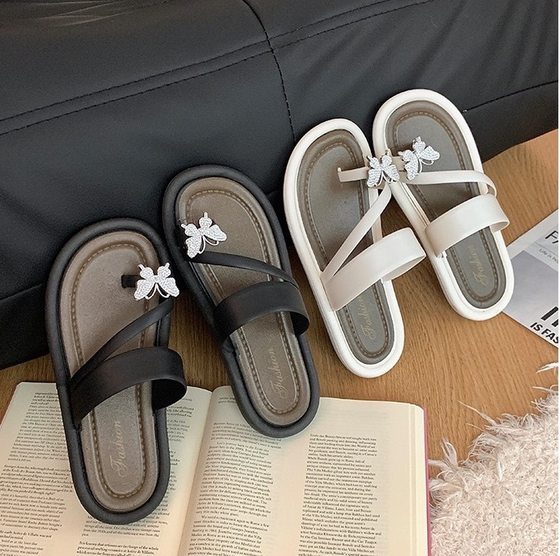 New Butterfly Toe Slippers Women's Outwear Ins High-grade Shoes All-match Flat Beach Non-slip Women's Shoes for Summer