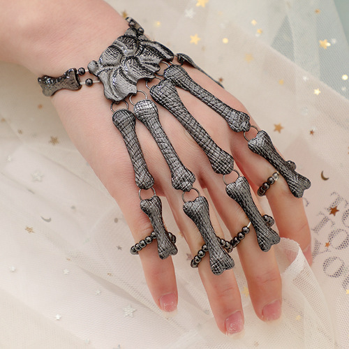 Halloween accessories European and American exaggerated metal skeleton skull bracelet ghost claw mitten bracelet pearl style