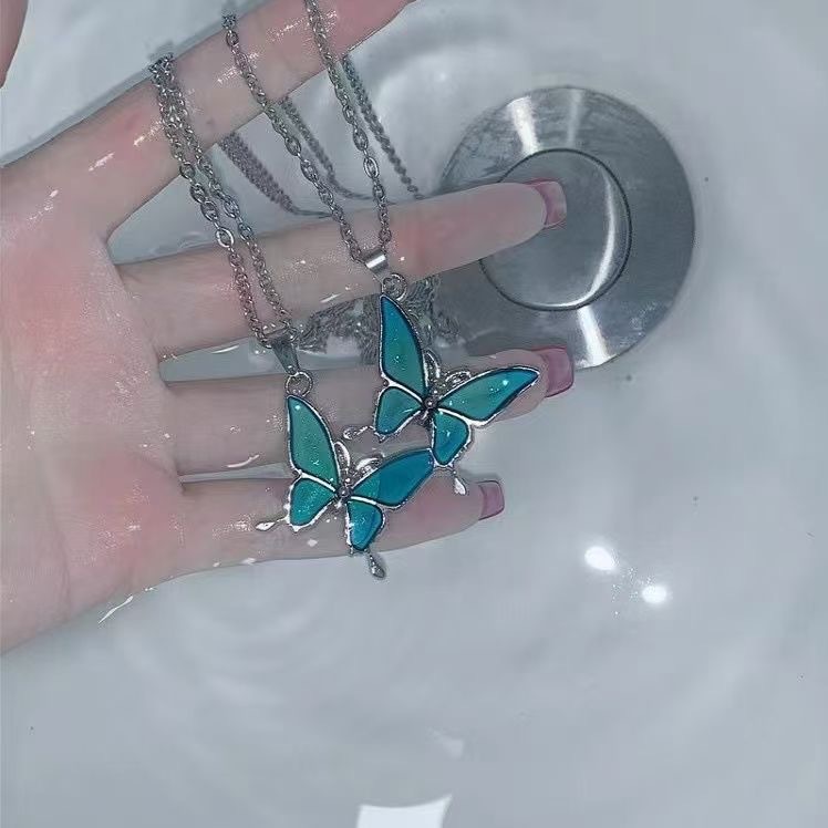 Collar de mariposa que cambia de color cálido, diseño de personalidad de moda, rojo de Internet, novia, pareja, cambio de color cálido
