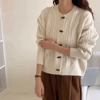 秋冬款复古宽松日系软糯小个子牛角扣麻花针织开衫女减龄毛衣外套