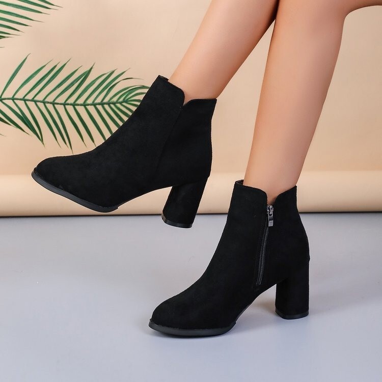 Foreign trade large size high-heeled short suede Martin boots for women, new autumn and winter pointed toe chunky heel side zipper Martin boots wholesale