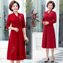 妈妈装连衣裙子过膝2025春装新款40岁50中年女阔太太结婚宴礼服