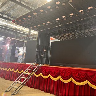 ����LED������̨܇�r�� �Ƅ���̨܇�DƬ�r�� �����ݳ���LED��Ļ