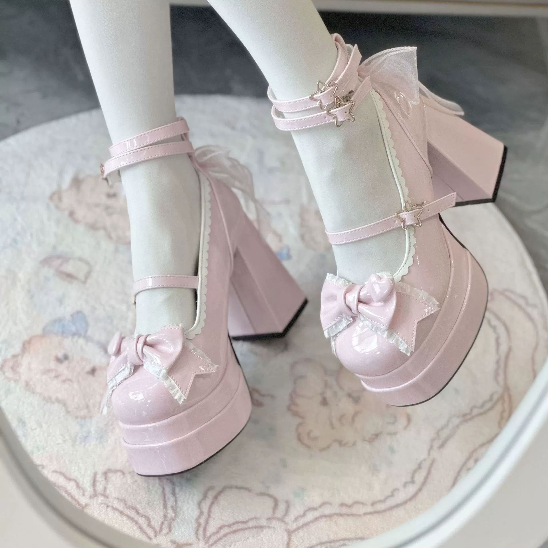 Туфли Lolita Milk Party, круглый носок, лаковая платформа 4,0 см, бант и ремешки