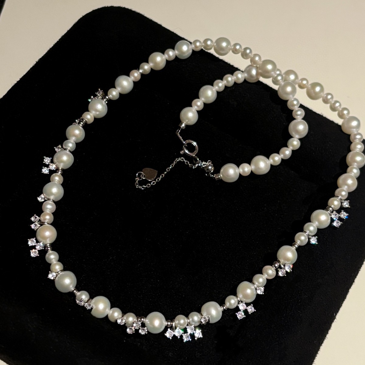 French-Style Exquisite Zircon Geometric Pearl Necklace Accessories for Women, Fashionable and Elegant Sweater Chain, Light Luxury and High-End Neck Jewelry