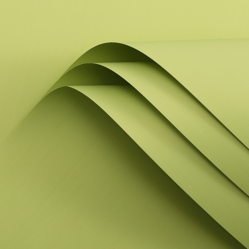 Papel de moda flores materiales floristas pequeños paquetes de flores al por mayor papel de embalaje de película mate espesa en stock