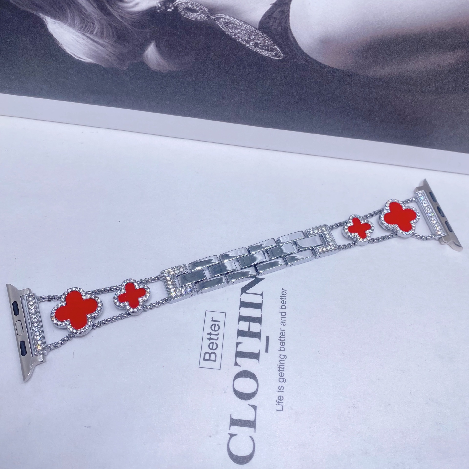 Apto para Apple Watch Apple Watch Correa de metal de trébol de cuatro hojas de diamantes de moda de SE1-10 generación