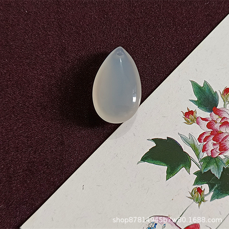 화이트 칼세도니 물방울 네이키드 펜던트 (약 31*18mm)