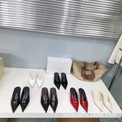 Haute Couture 2025 早春の新ファッションワニ柄ポインテッドトゥウェッジヒールミュールスリッパ女性用本革ミッドヒールトゥサンダル