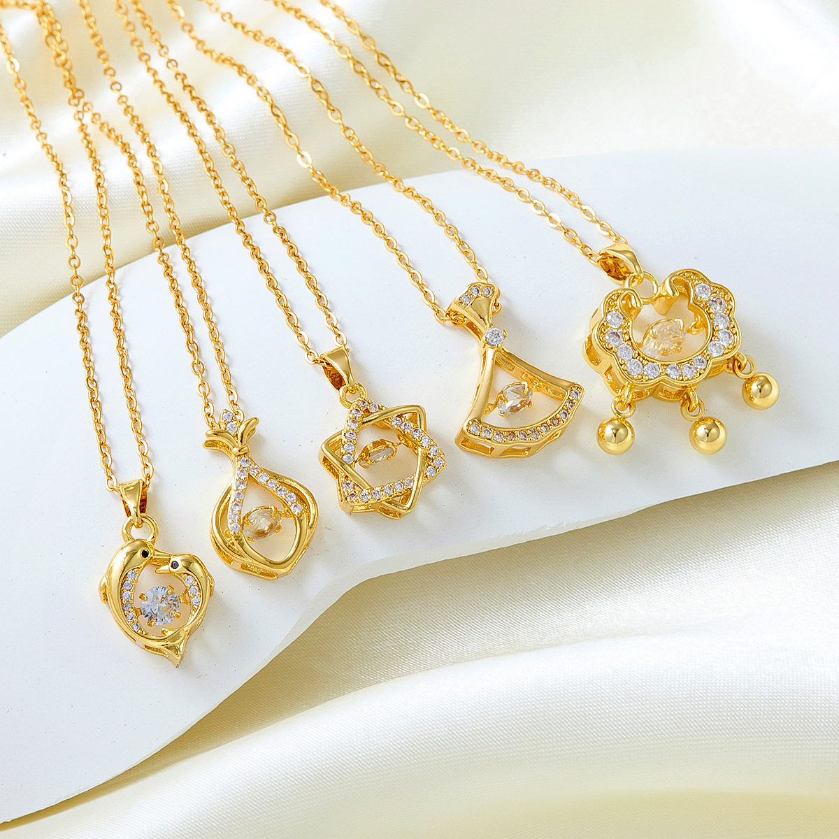 Collar con colgante de corazón y diamantes para mujer cadena_voghion.com