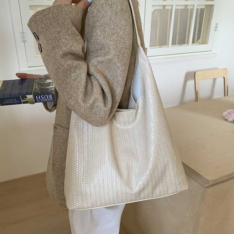 Transfronterizos de gran capacidad bolsa de cestas de verduras para mujeres 2025 otoño y invierno nueva bolsa de hombro retro tejida bolsas de cubo