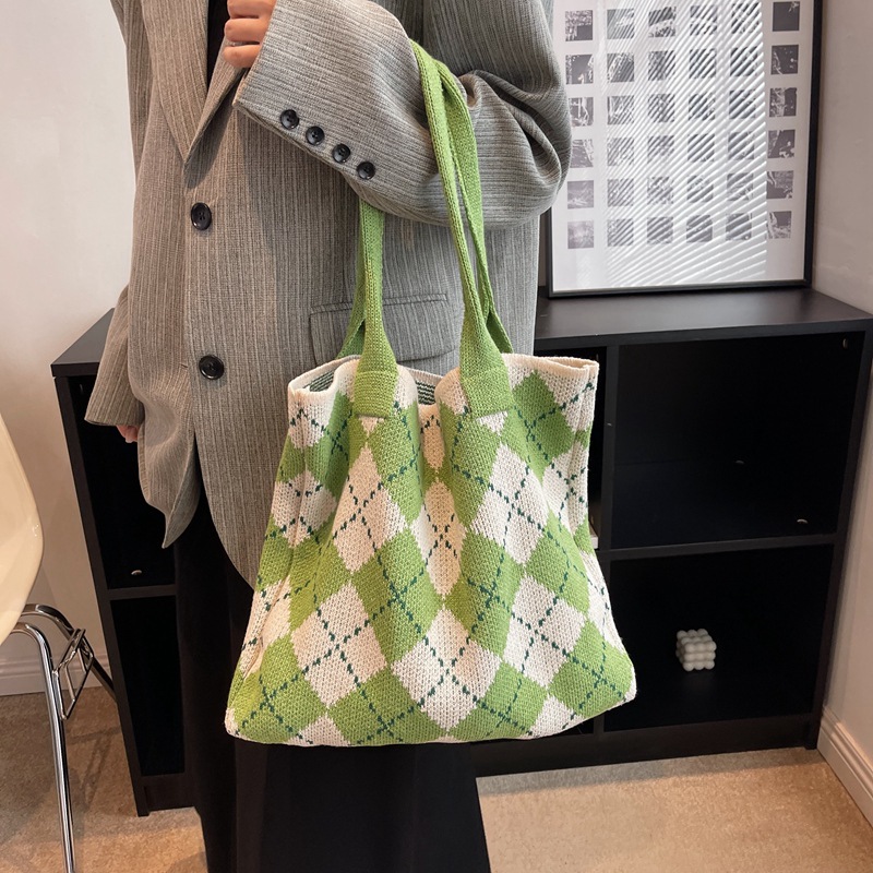 Knitted capacious one-shoulder bag