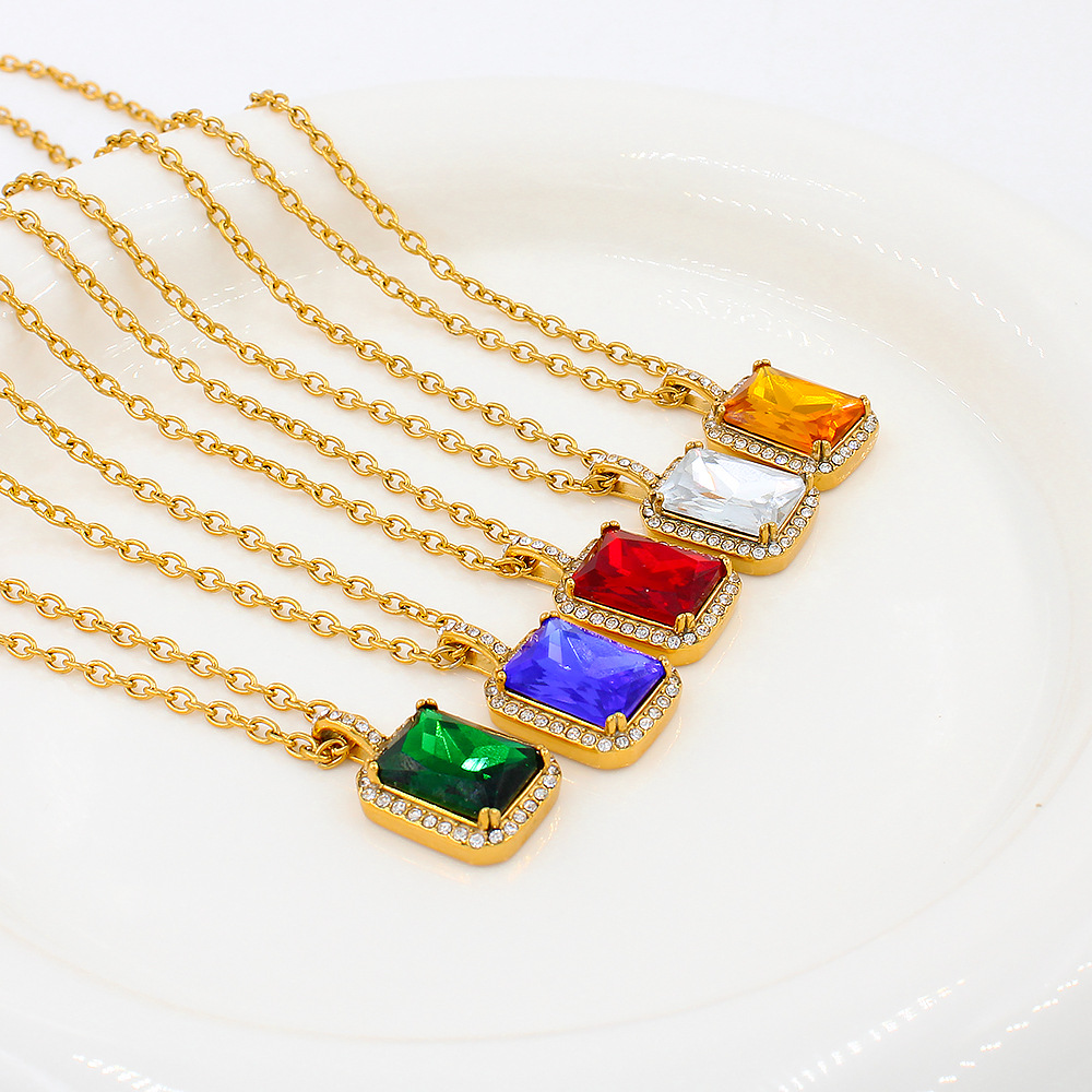 Fashionable classic pendant with zircon stainless steel