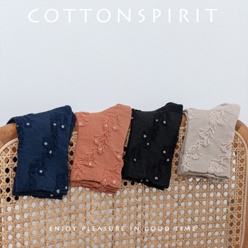 Ethnic-style Gold-Threaded Petite Floral Socks for Women | Japanese Retro Mid-Calf Socks | Autumn/Winter Cotton Socks in Mori-Girl College Vibe