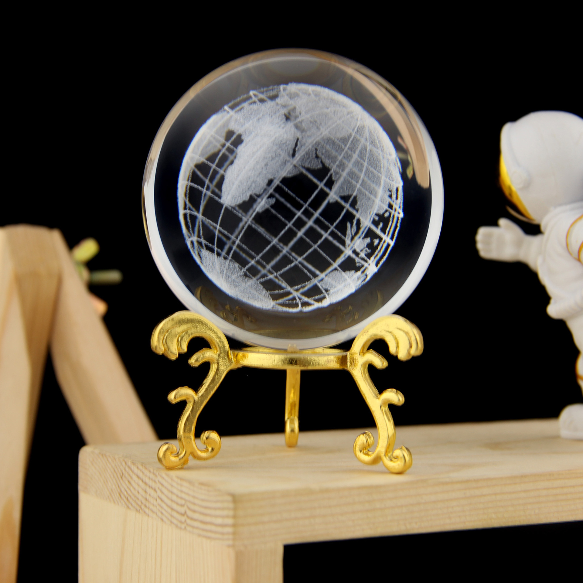 Fabricante de Puzhou, bola de cristal grabada, decoración para el hogar, venta al por mayor transfronteriza, adecuada para salas de estudio, gabinetes de TV y cualquier escena versátil.