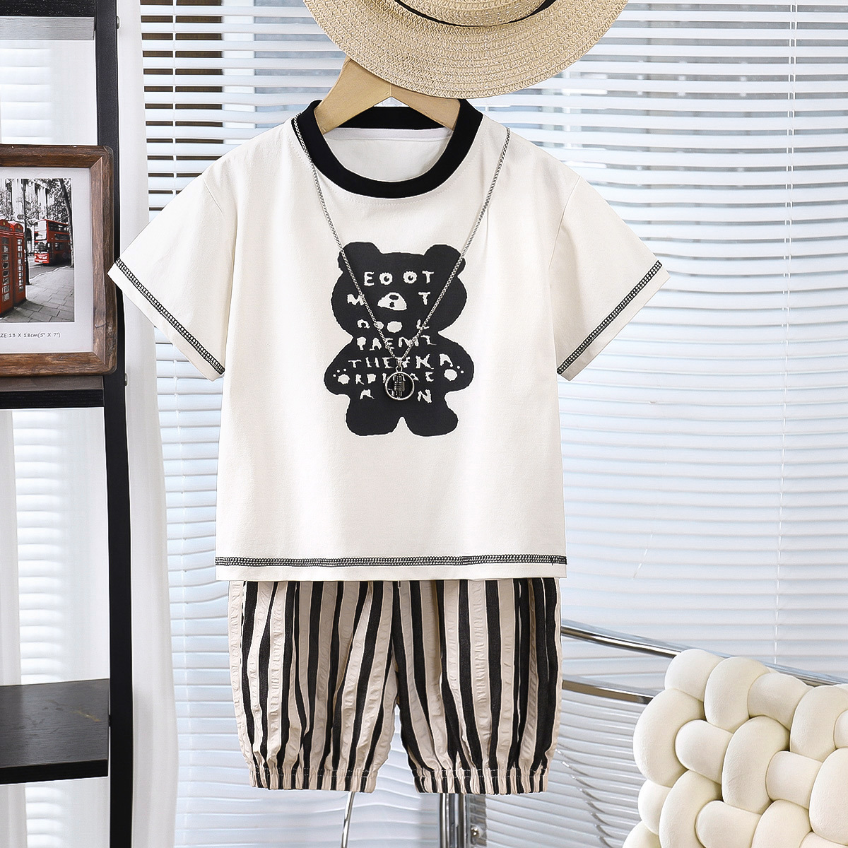 Traje de manga corta para niños, verano nuevo estilo, pantalones cortos para niños, estilo occidental, pantalones de verano para bebés, ropa suelta para niños al por mayor