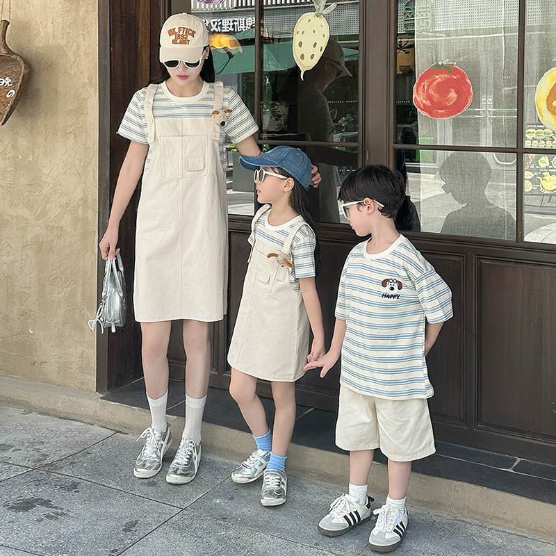 2026 New Slimming Parent-Child Summer Outfits for a Family of Three or Four: Stylish Striped Short-Sleeved Korean Style Mother-Daughter Dresses