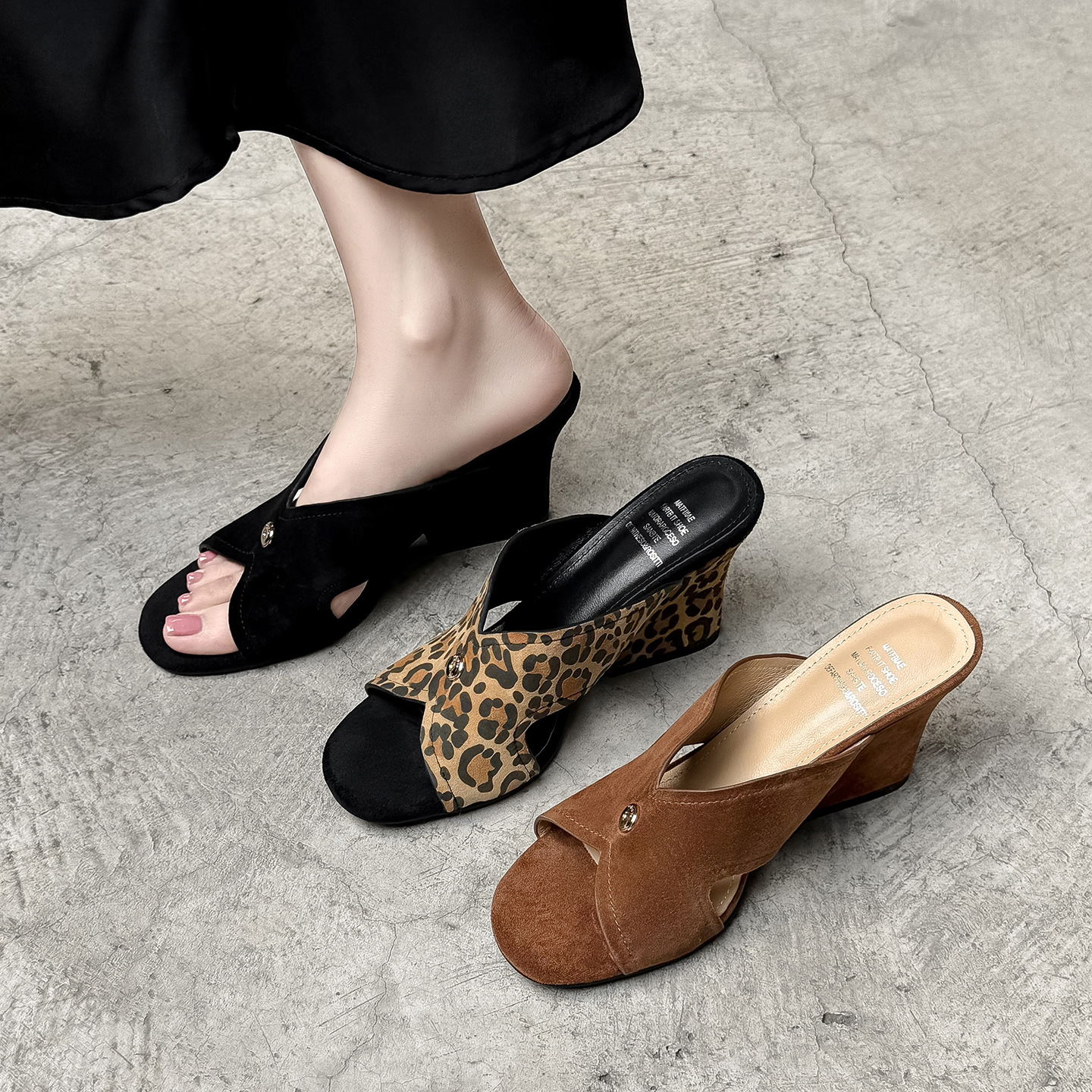 Sandal cao gót nữ hở mũi họa tiết da báo, chất liệu da lộn mịn, gót thô 9 cm — màu nâu, Trang chủ, màu đen