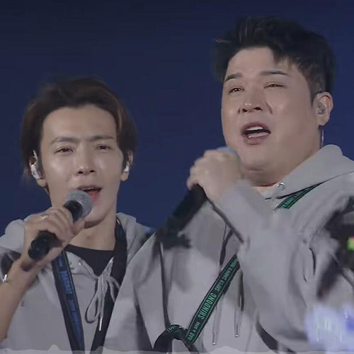 Superjunior Japanese tour SuperShow9Road peripherals with the same sweatshirt, hoodie, singing uniform