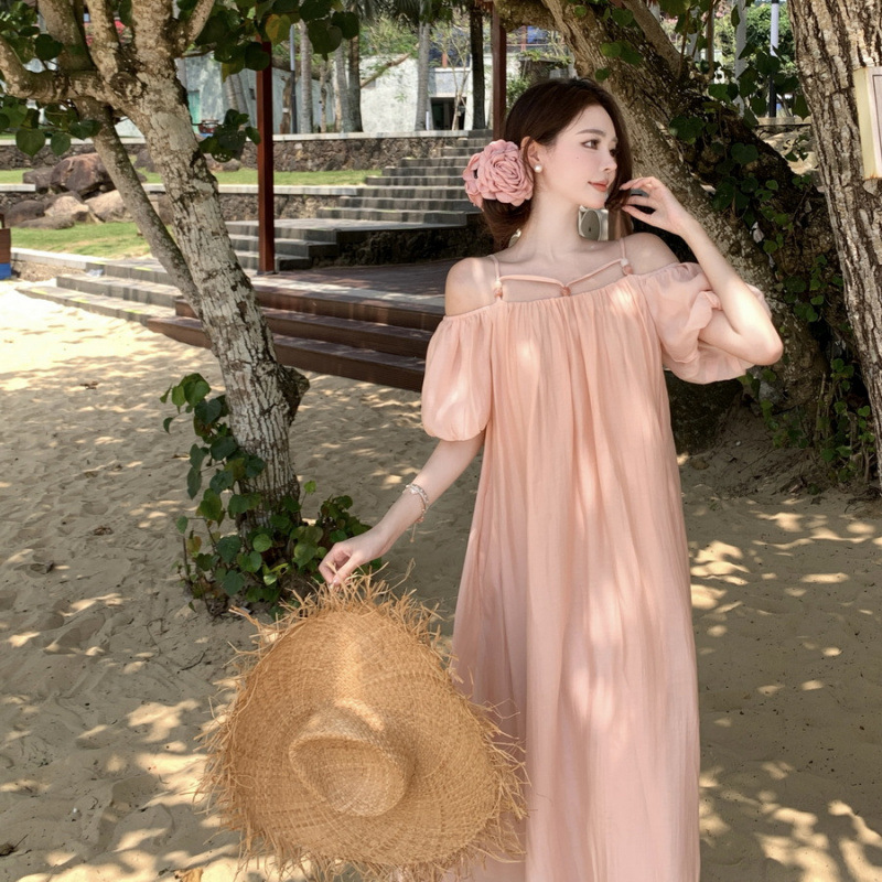 Real Shot Of A Gentle Style Off-Shoulder Short-Sleeve Vacation Dress, Loose-Fitting, Perfect For Island Travel And Photo_voghion.com