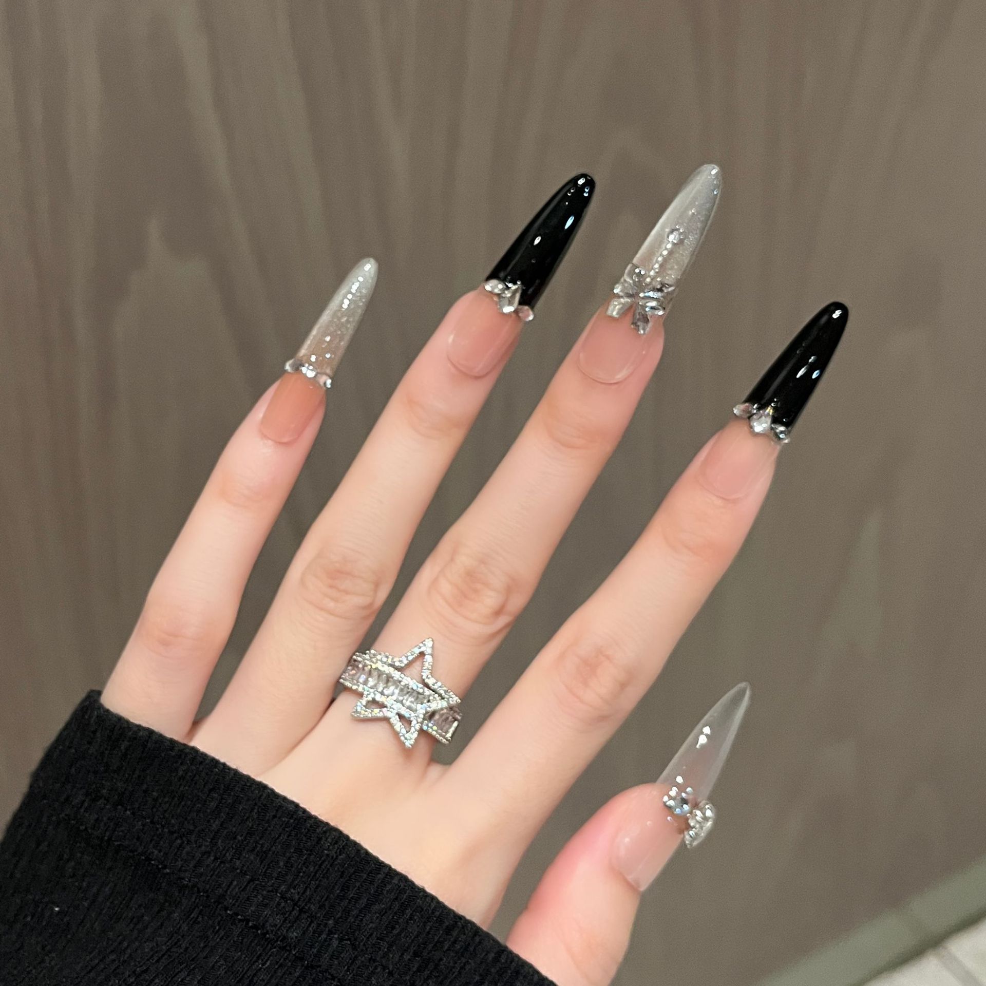 Uña hecha a mano de alta sensación de manicure oscura dulce y brillante brillante parche de uñas falsas productos terminados desmontables