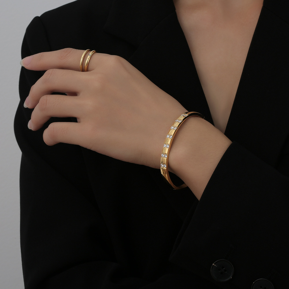 Bracciale in acciaio al titanio con zircone per uomo e donna_voghion.com