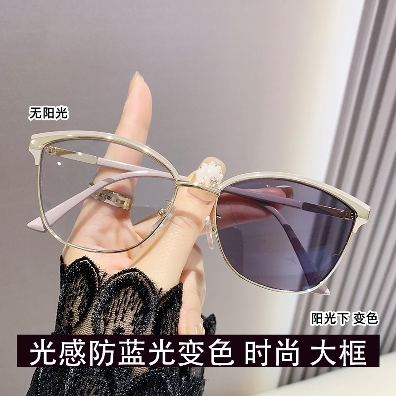 Anti-luz azul fotosensible gafas de cambio de color, marcos de gran tamaño para mujeres sin grados para adelgazar la cara grande, marco de ojos de gafas de luz superligera y simple