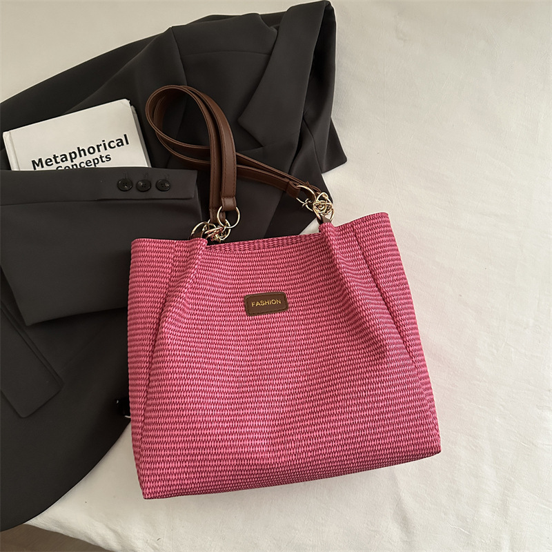Bolso de viaje de gran capacidad para mujer 2025 verano nuevo estilo de alta gama bolso de axila de un solo hombro popular de este año bolso Tote femenino