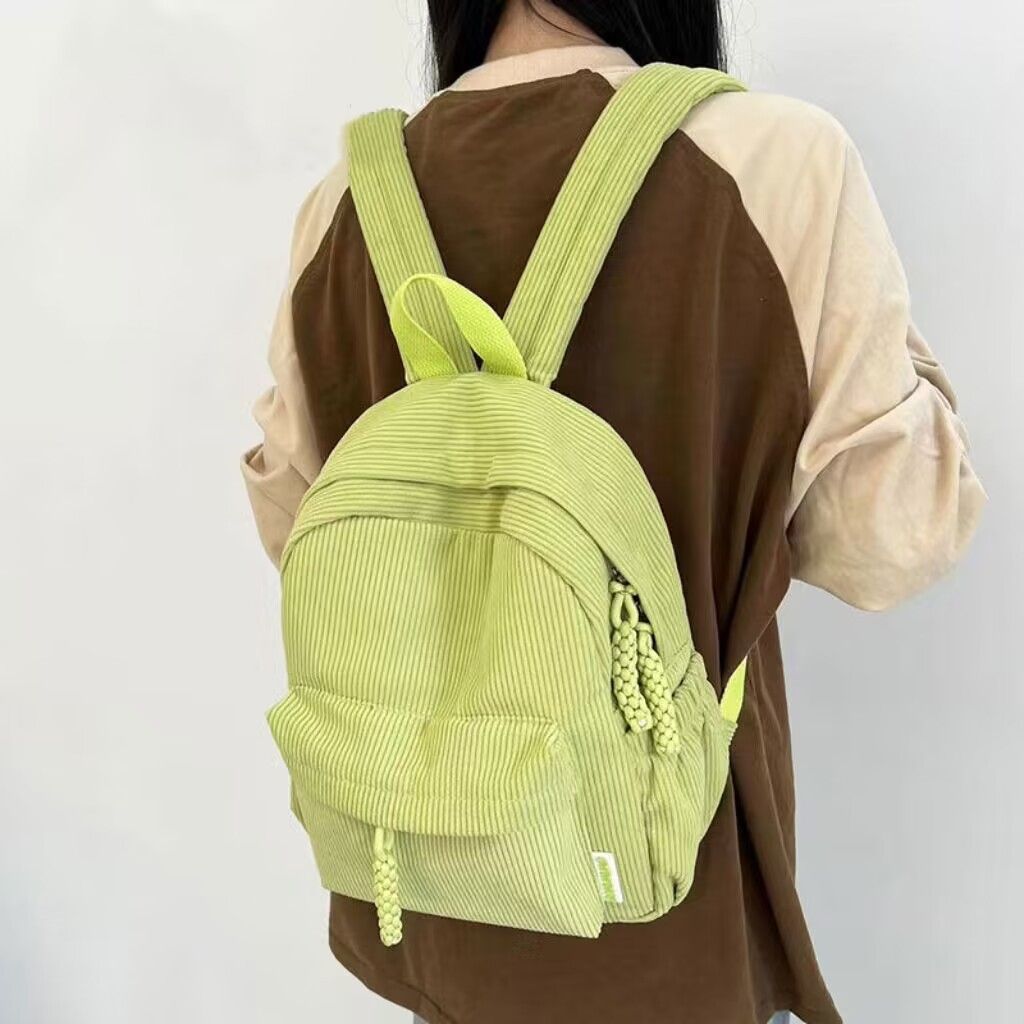 연한 초록색