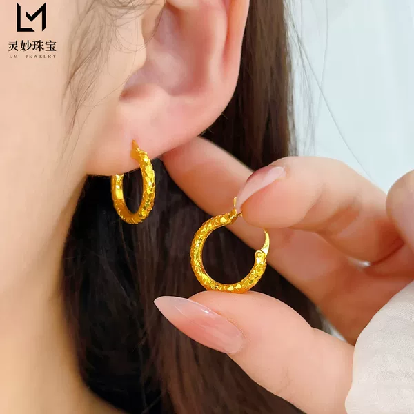 Live-streaming style traditional Vietnamese sand gold sparkling ice-crush plain hoop earrings with small round beads and textured design, women's gift