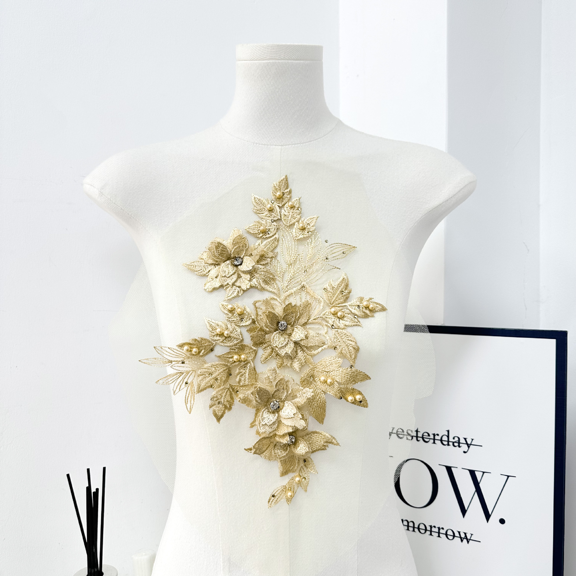 Flores tridimensionales esquinillas bordadas de encaje decalcas hechas a mano para hacer vestido de boda vestido de baile vestido DIY decoración de tela