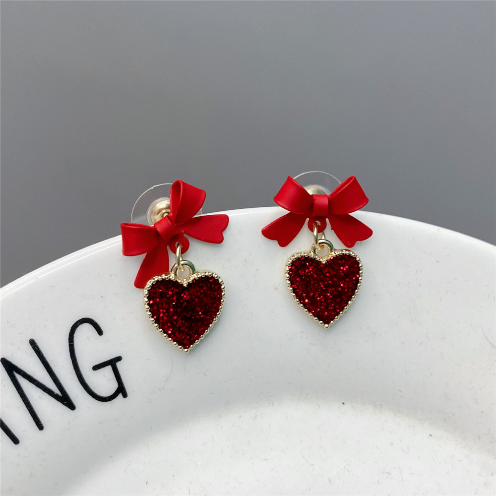 Aretes Simples De Corazón Rojo Lindos Aretes Colgantes De Aleación De Lazo Coreano display picture 3