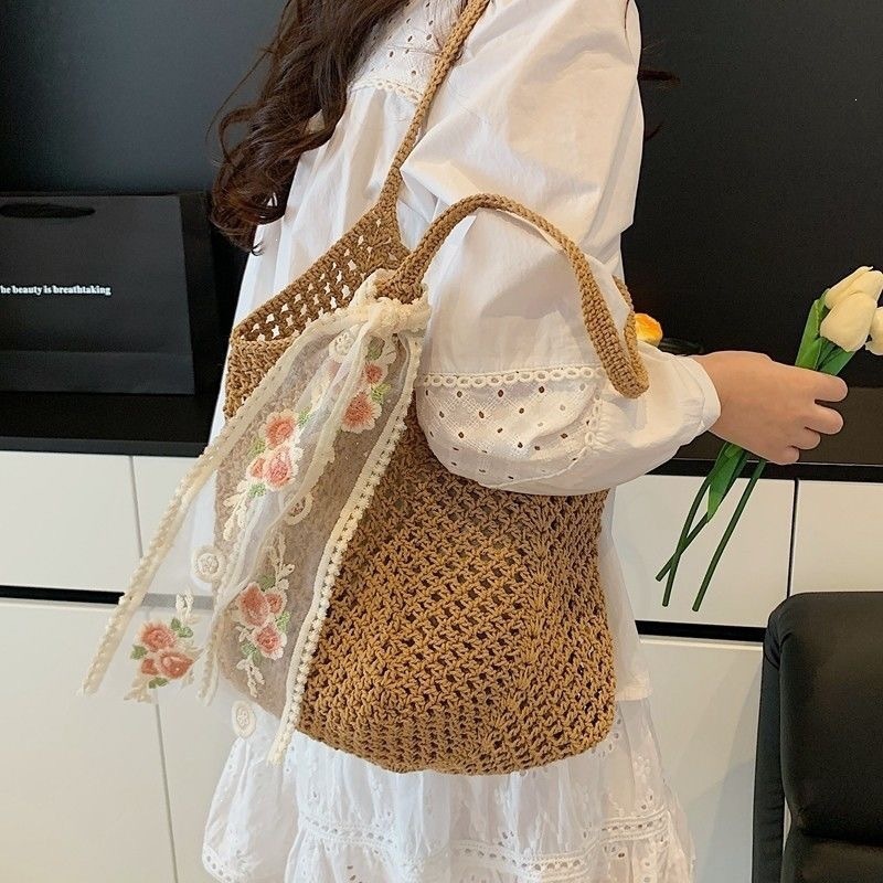 Handmade Rattan Shoulder Bag With Leather Trim For Daily Use_voghion.com