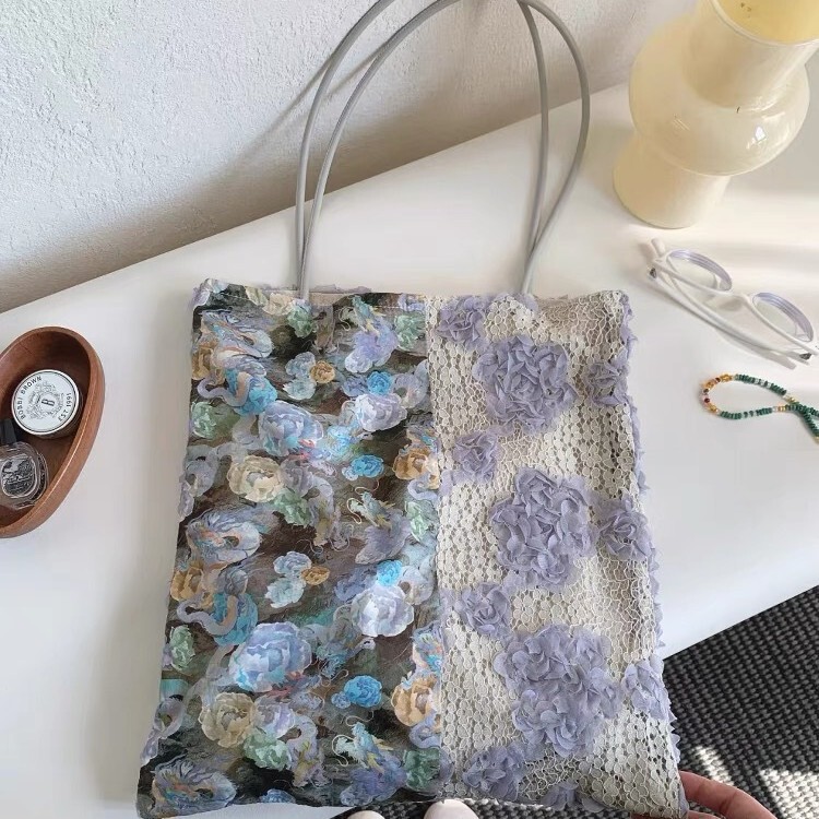 Retro Oil Painting Lace Flower Canvas Bag Women's Niche Embroider Large Capacity Shoulder Tote Bag Commuter Armpit Bag