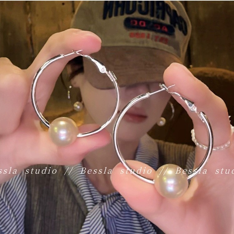 Minimalist Silver Pearl Earrings for Women, Niche Design Versatile Cool Style Circle Earrings with a High-End Sweet and Cool Vibe
