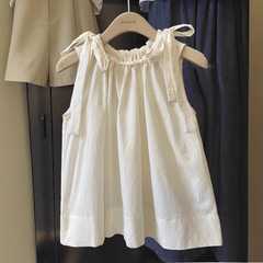 フランスの甘い蝶結びのベスト付きのシャツの女性の夏の外着のデザイン感の子供のシャツのノースリーブのストラップの上着