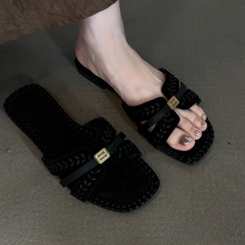 In Stock~ Sheepskin Version with a High-End Feel, Casual and Fashionable, Suitable for Commuting, Stylish Outdoor Slip-On Sandals for Women, Perfect for Beach Vacations and Outdoor Wear