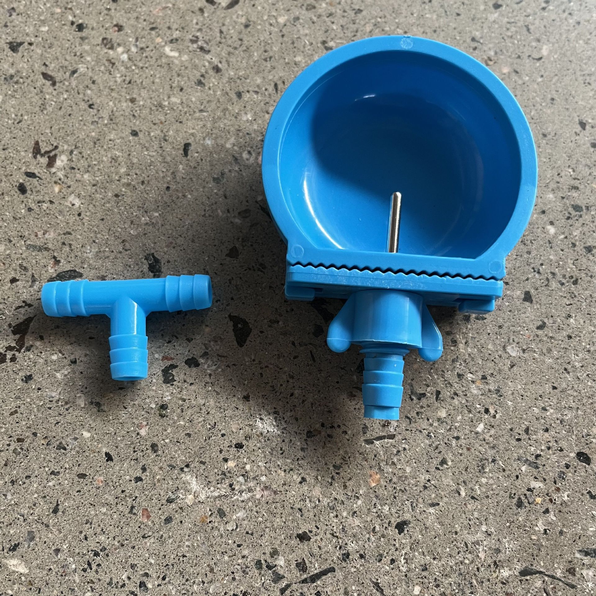 兔用自动饮水碗 兔子自动水碗 兔用饮水碗 兔子水碗 兔用防啃水碗