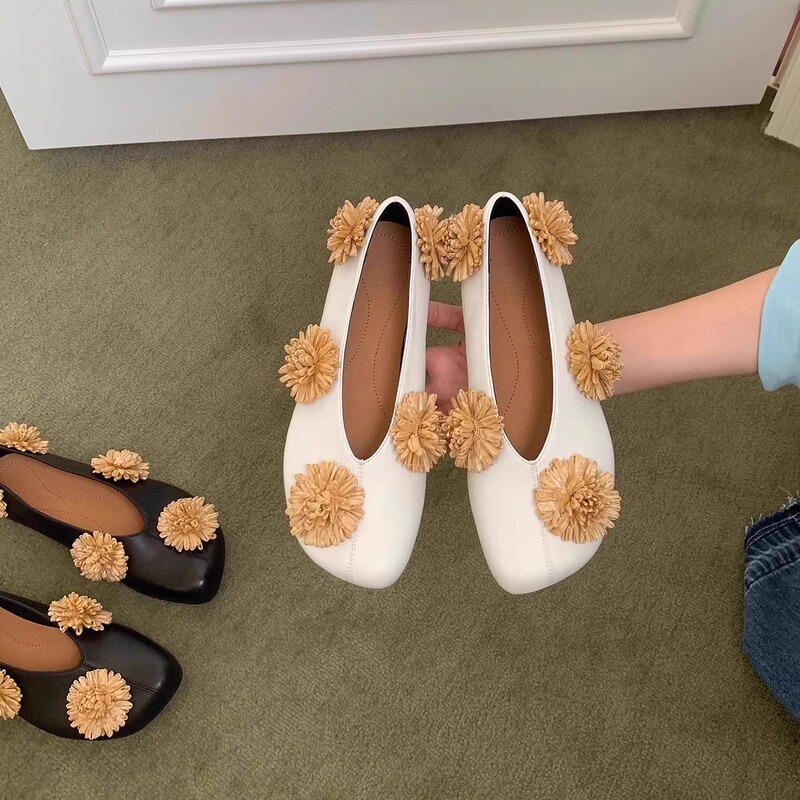 In-Stock European and American 2025 New Niche Design Floral Flat Shoes for Women, Shallow Flat Single Shoes, Grandma Shoes