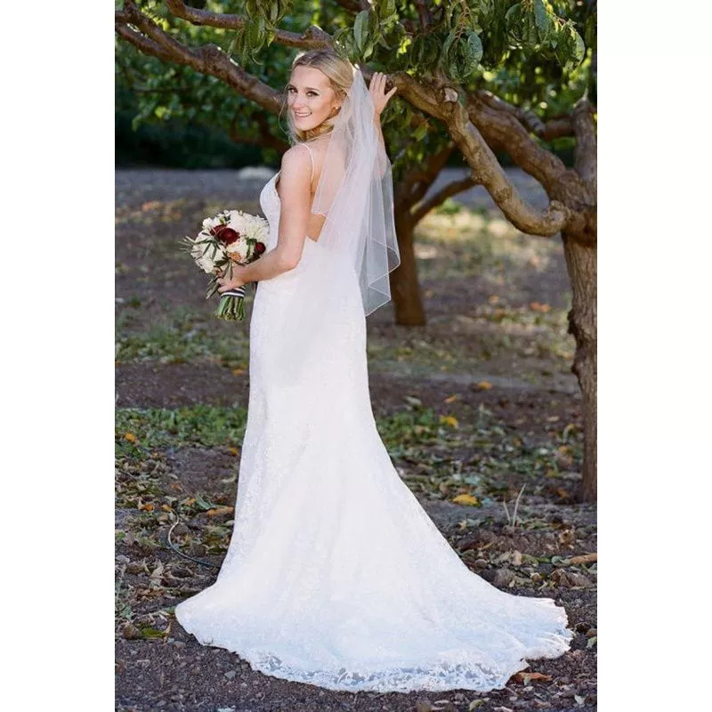 White bride's veil, short accessories, wedding accessories