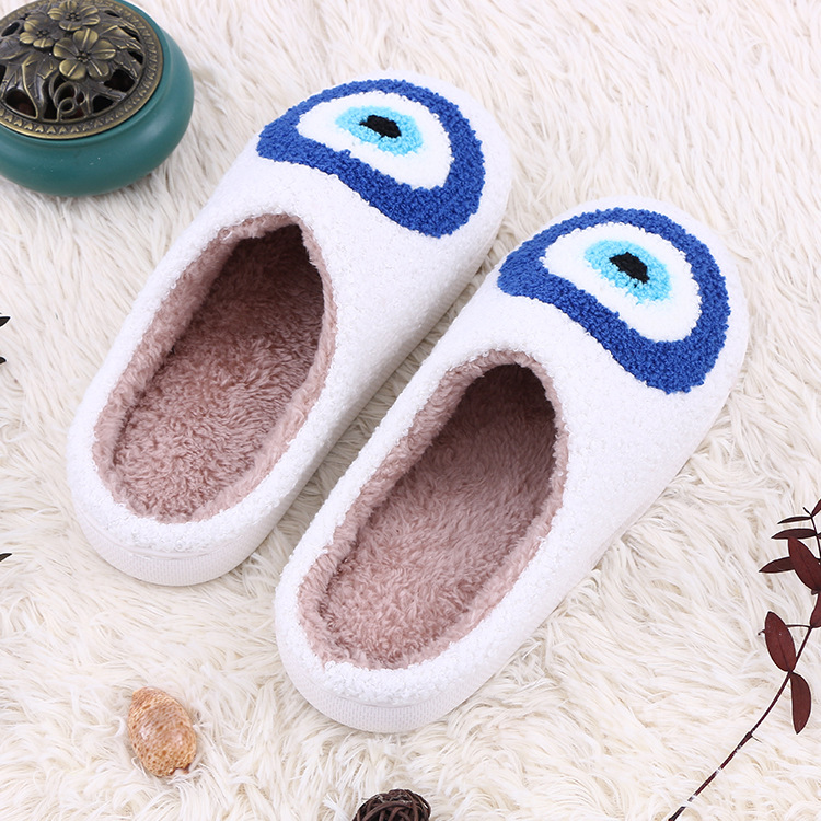 Nuevas zapatillas transfronterizas de peluche extrañas zapatillas de algodón para el hogar otoño y invierno zapatillas de cordero antideslizantes de fondo grueso