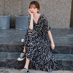 2025 新しい夏のシフォン花柄ドレス女性の V ネックフリルスリーブ五分袖通勤気質ロングスカートクロスボーダー