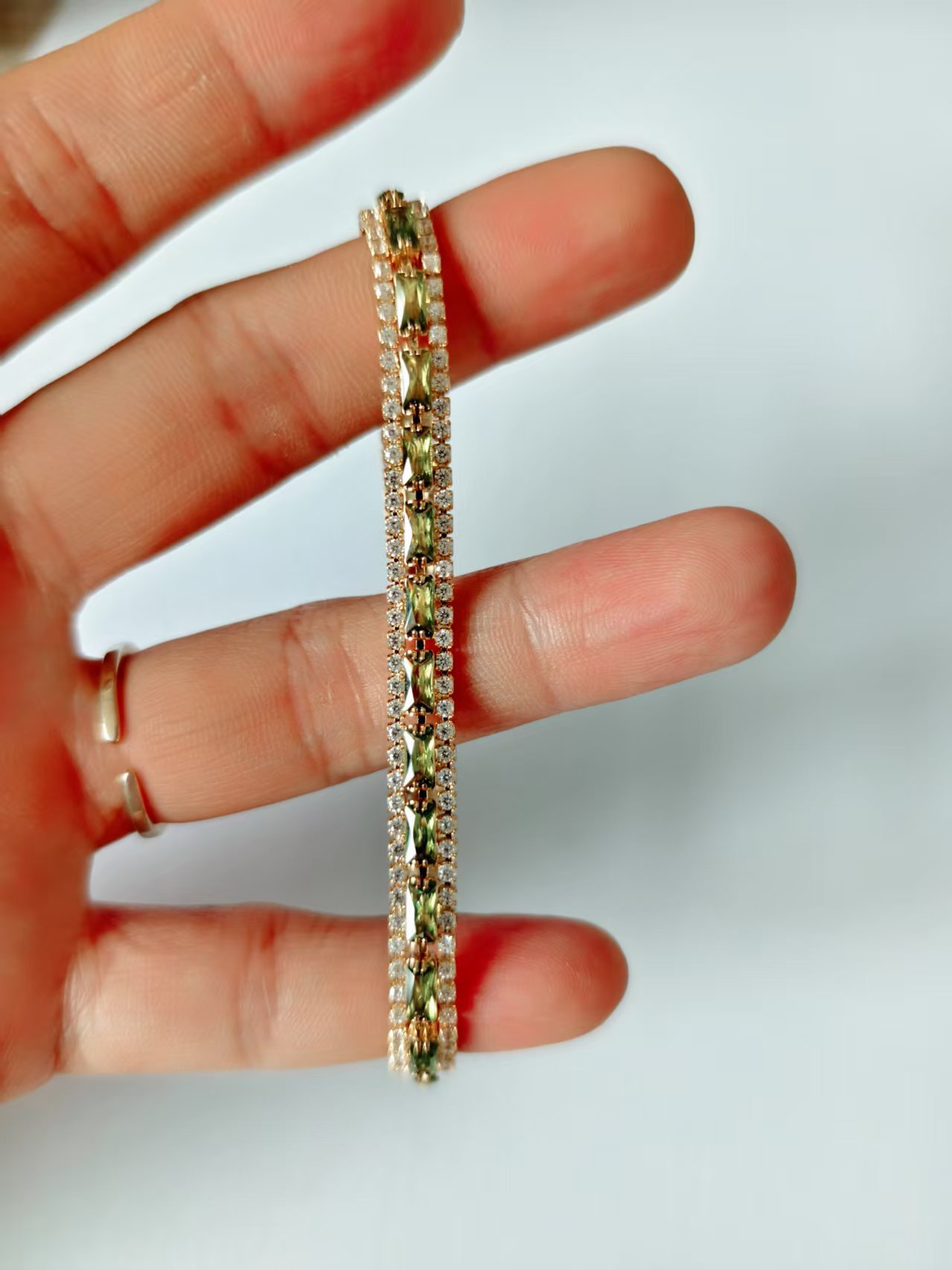 UB0275-18CM white + olive green