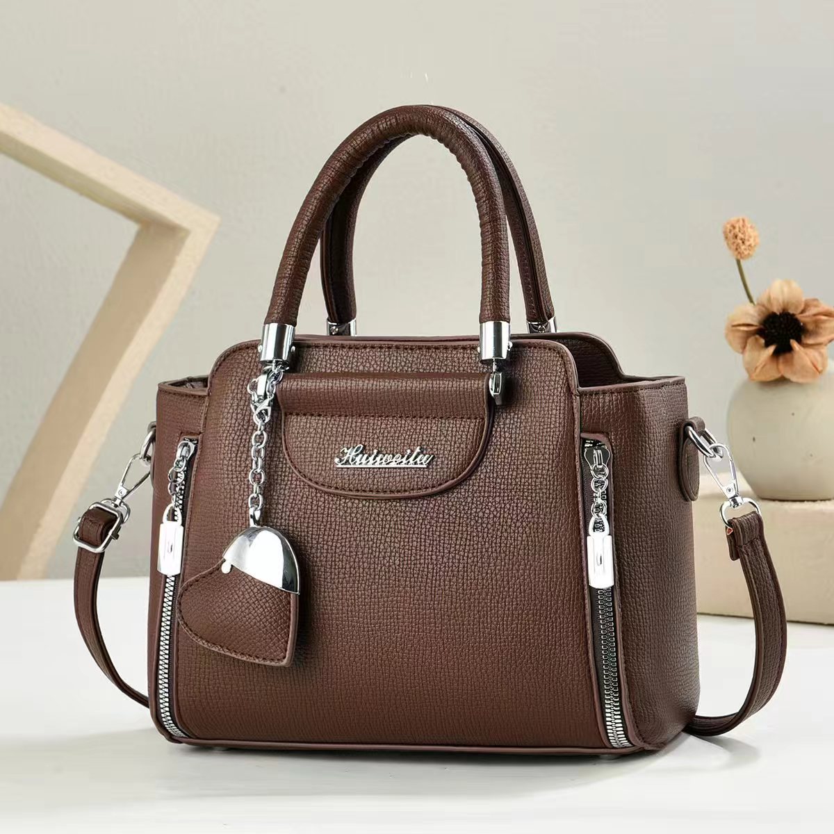 Bolsos de mujer 2025 nuevos bolsos de moda estereotipados de mujer Dulces señoras bolsos de mensajero bolsos de hombro al por mayor