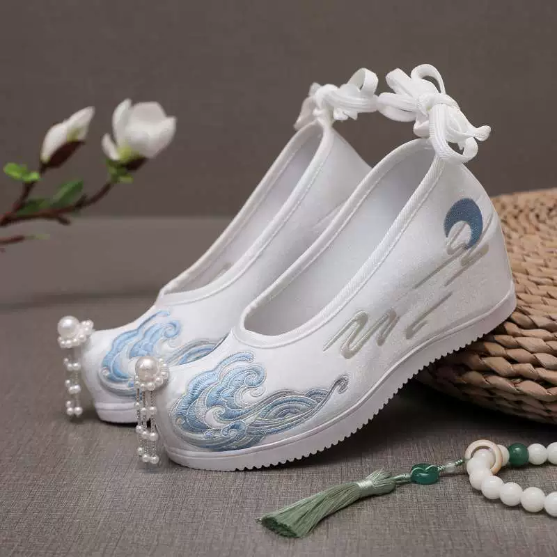 Новые женские туфли Hanfu с цветочной вышивкой, древний стиль, увеличивающие рост, острый носок, бант, односезонные туфли весны и осени, китайский стиль.